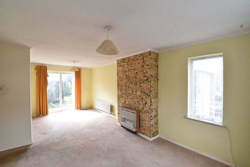 Property photo 3 of 12