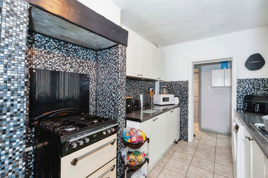 Property photo 3 of 20 Kitchen