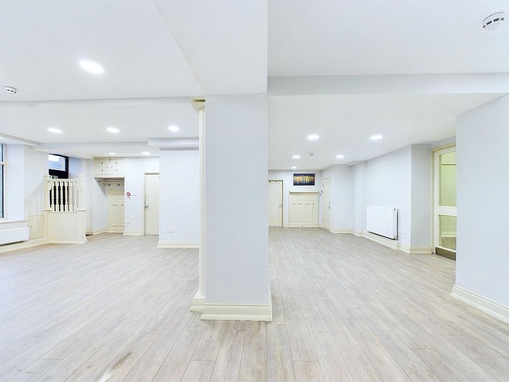Property photo 2 of 17 Picture No. 02