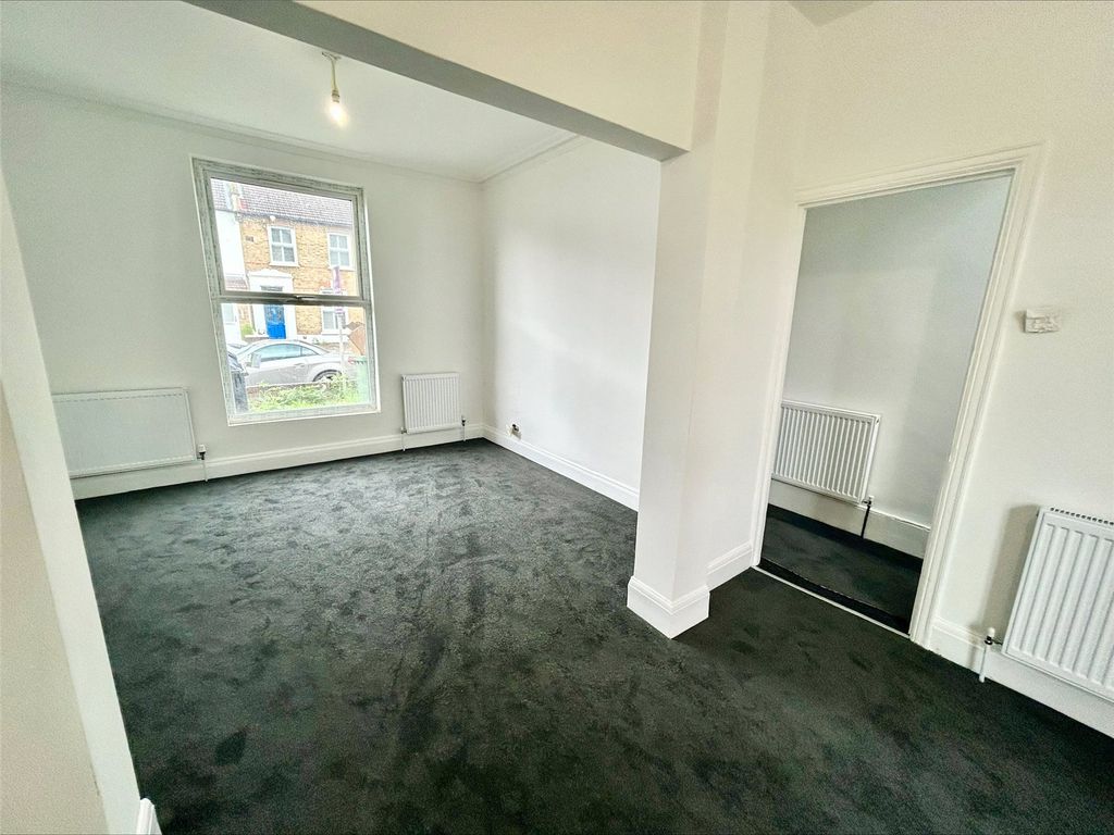 Property photo 3 of 15 Picture No. 08