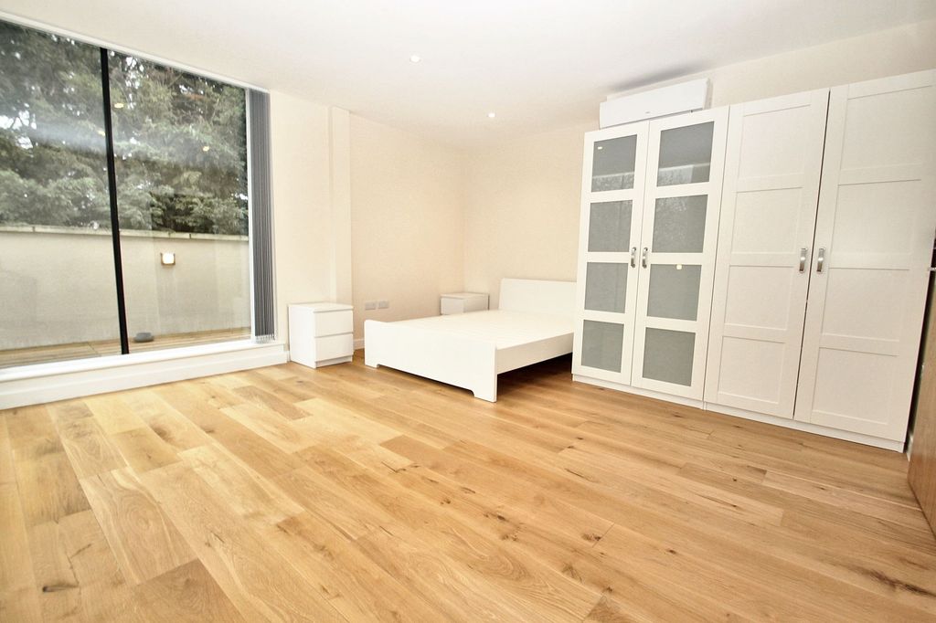 Property photo 3 of 8