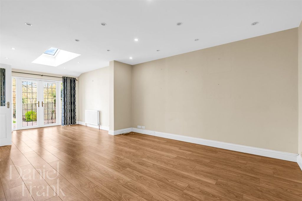 Property photo 2 of 34