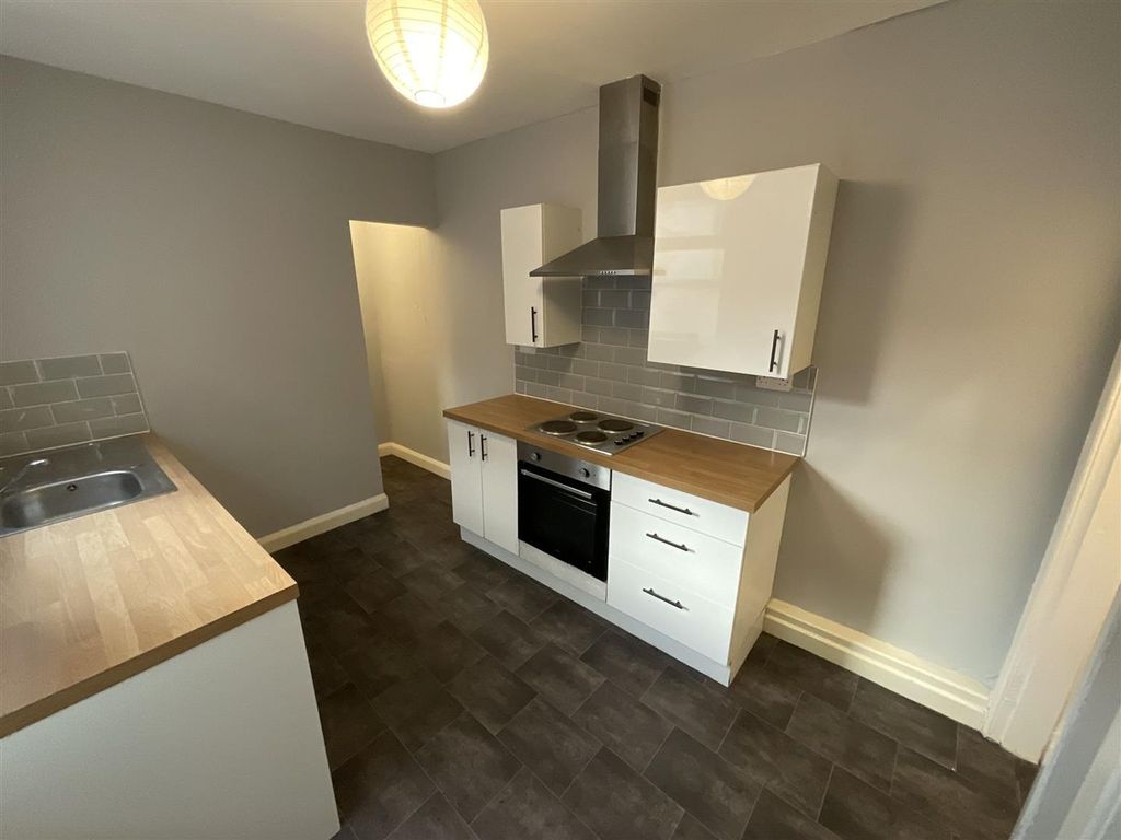 Property photo 3 of 14 Kitchen