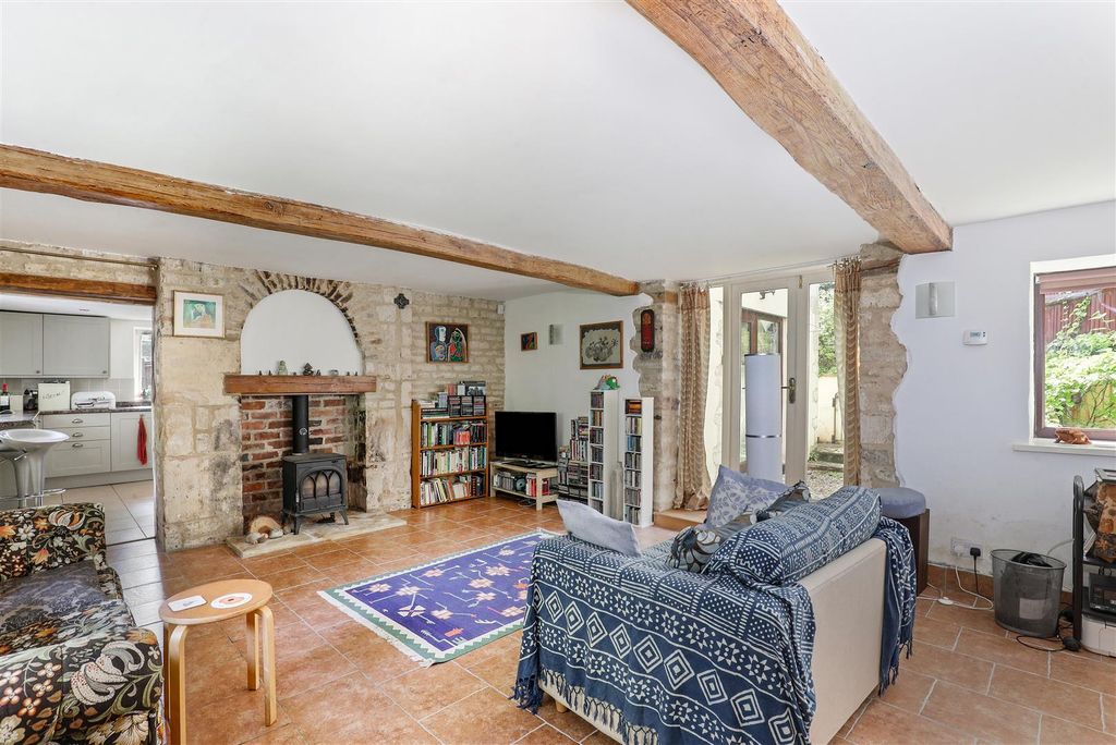 Property photo 2 of 32