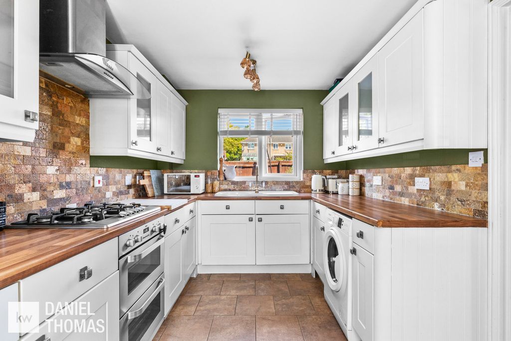 Property photo 2 of 30