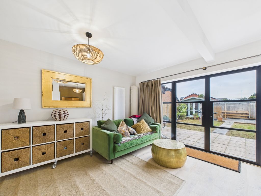 Property photo 3 of 20 Cam02386G0-Pr0160-Still001