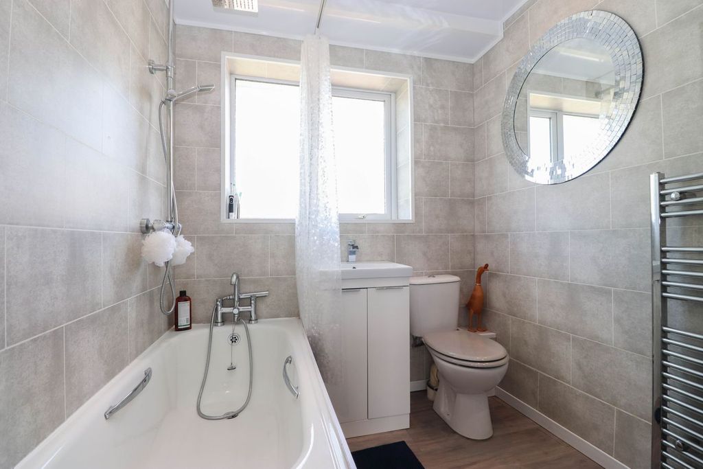 Property photo 3 of 24 Bathroom