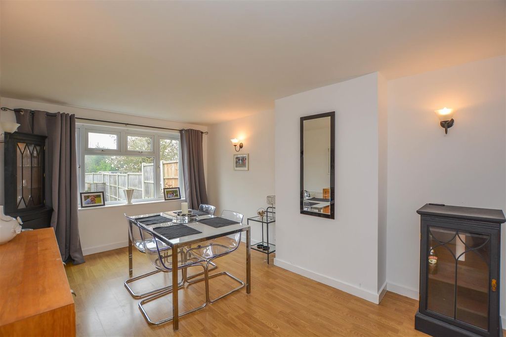 Additional image 6 of 3 bed semi-detached house for saleMeadows Close, Ingrave, Brentwood CM13