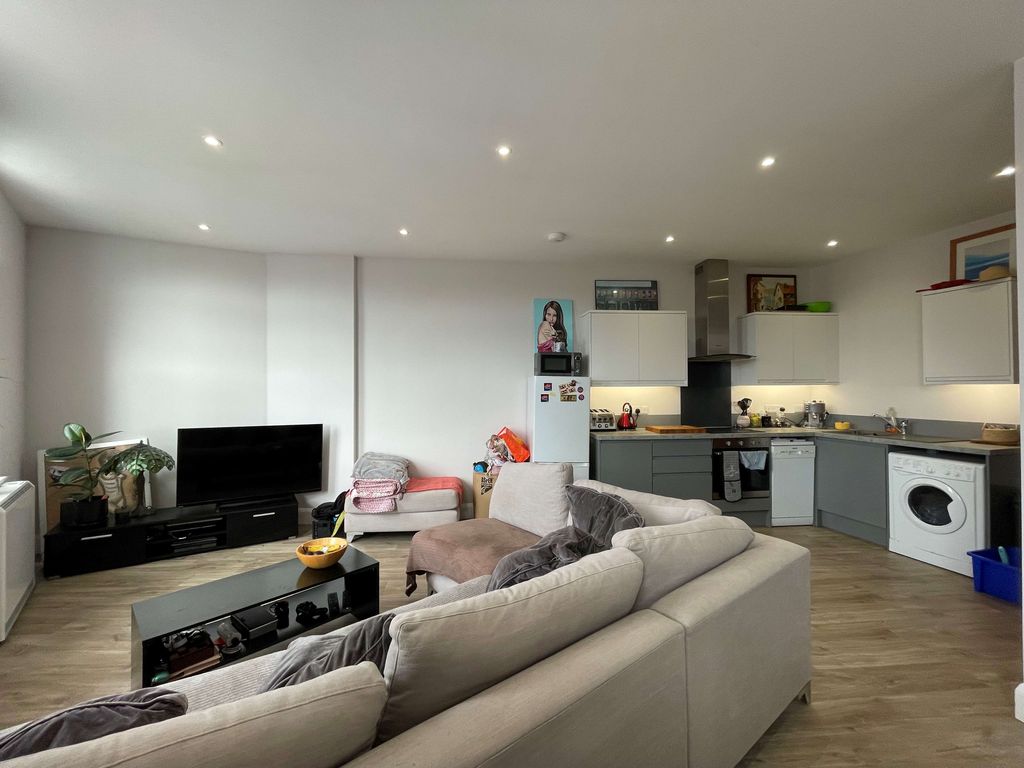 Property photo 3 of 8