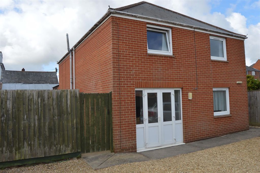 Property photo 1 of 6