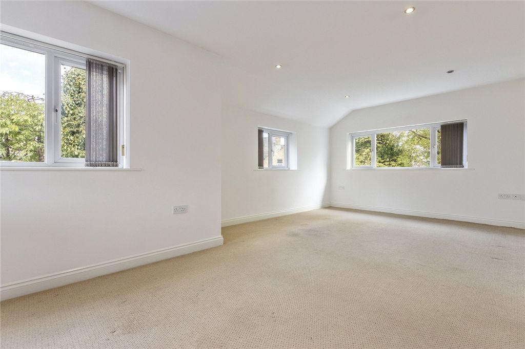 Property photo 3 of 21 Picture No. 15