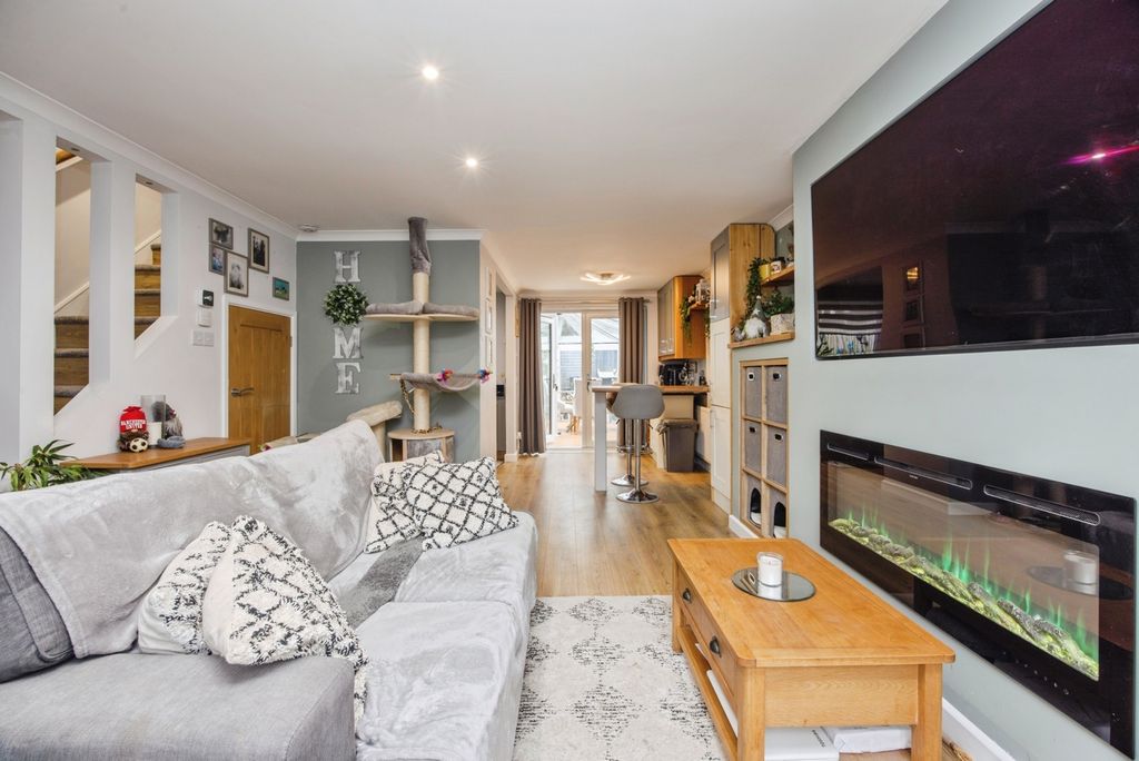 Property photo 3 of 17 Pbox-Img.Jpg