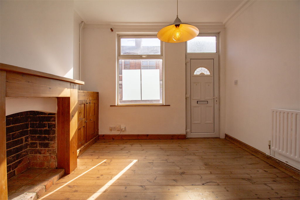 Property photo 3 of 31 Lounge