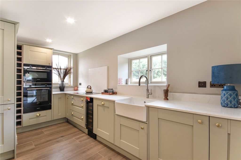 Property photo 2 of 14 Kitchen
