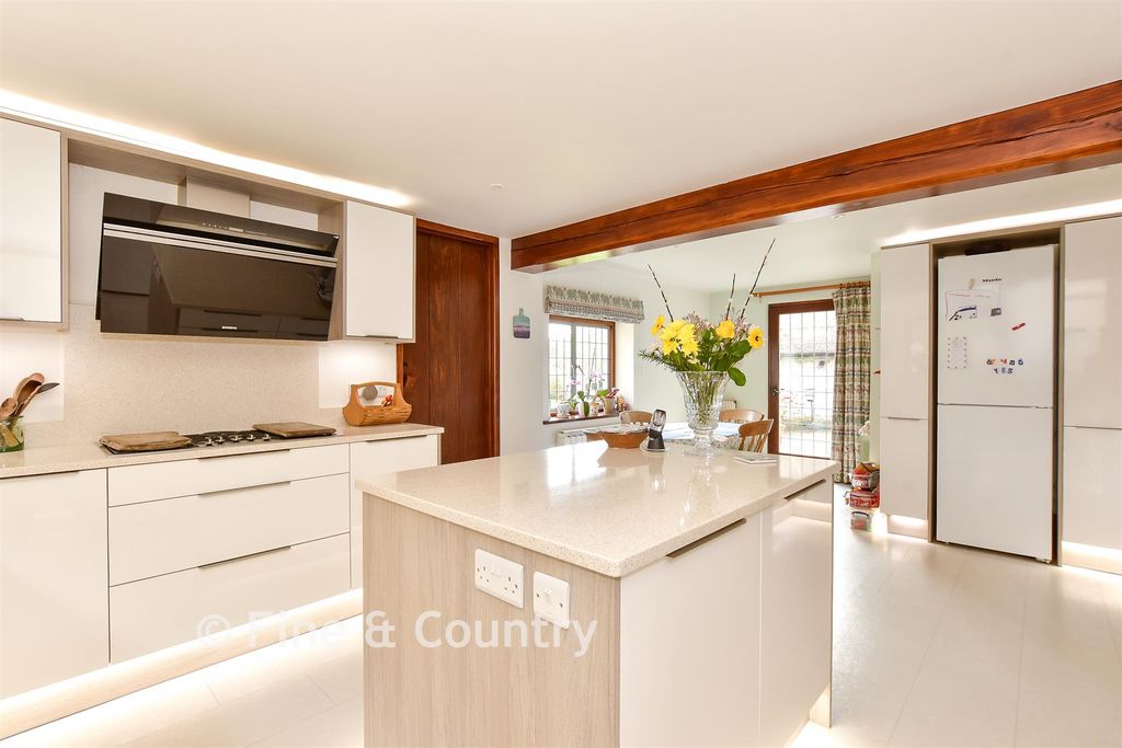 Property photo 3 of 26 Kitchen/ Breakfast Area