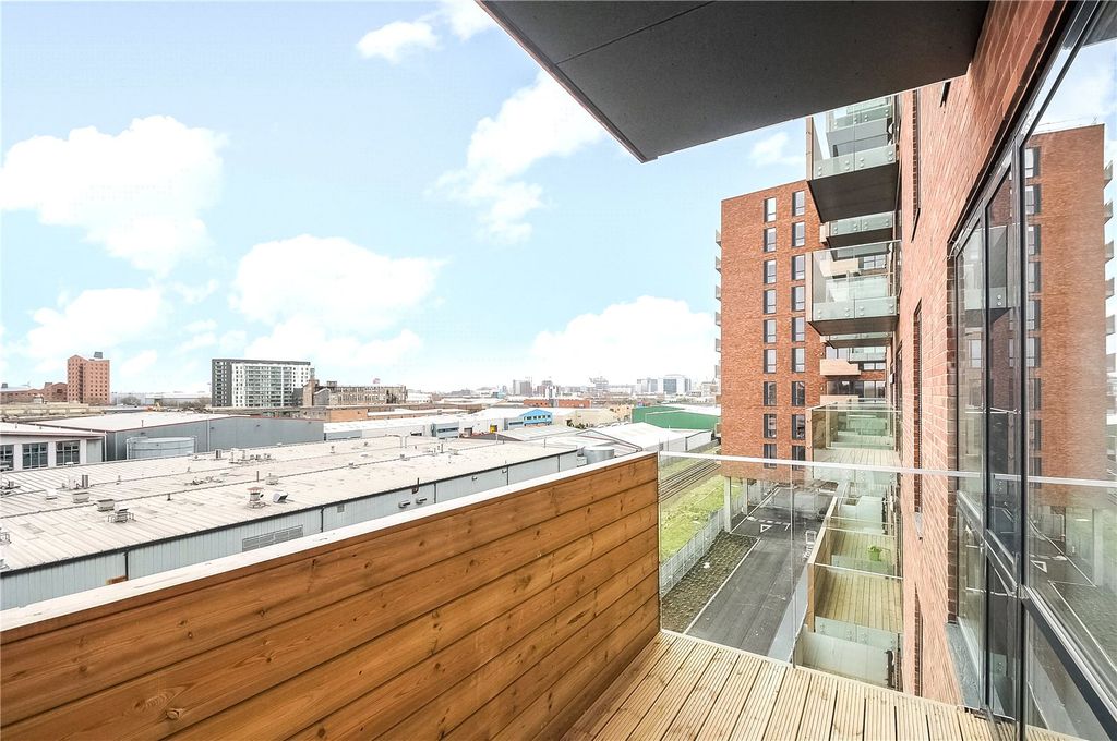 Property photo 2 of 9 Balcony