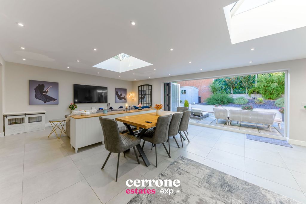 Property photo 2 of 33