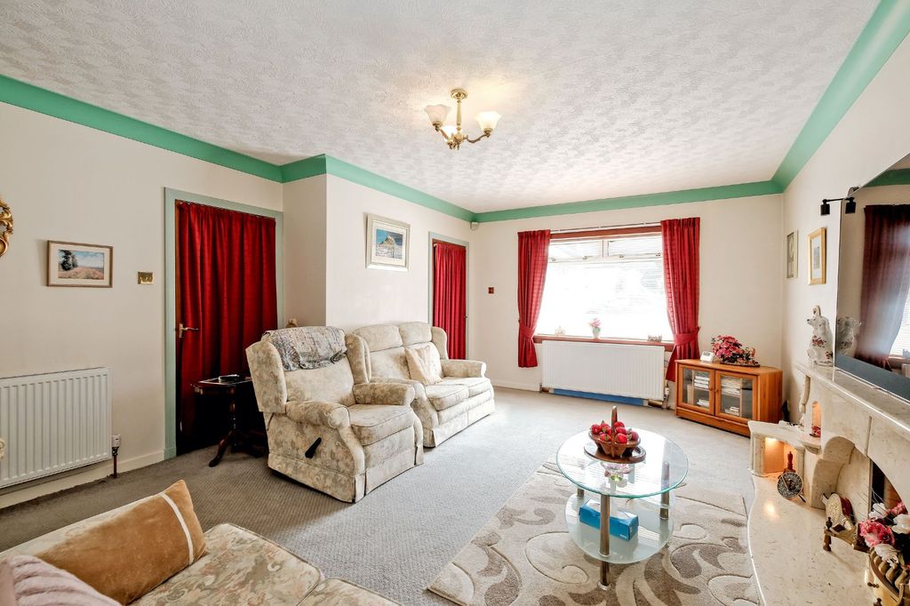 Property photo 2 of 30 Lounge