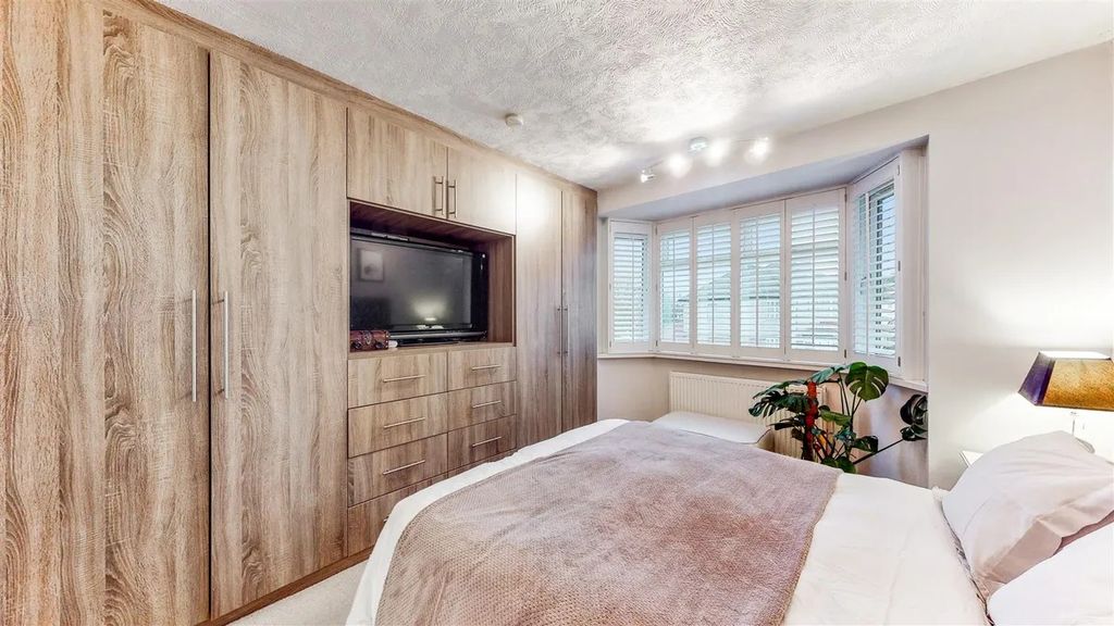 Property photo 1 of 9 Byron Road, Wembley, Ha0 3Pe (8)