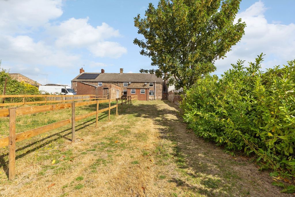 Property photo 2 of 18 Rear Garden