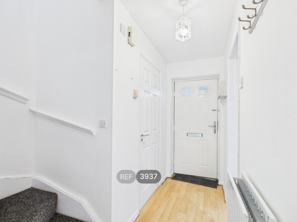 Property photo 2 of 14 Entrance Hall