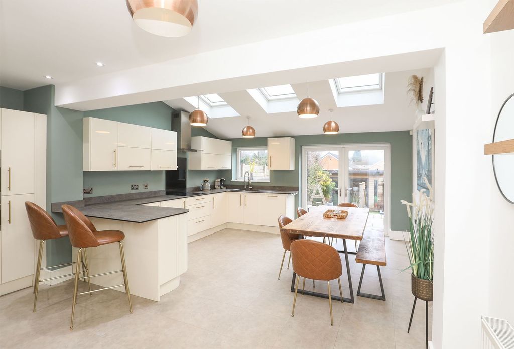 Property photo 2 of 27