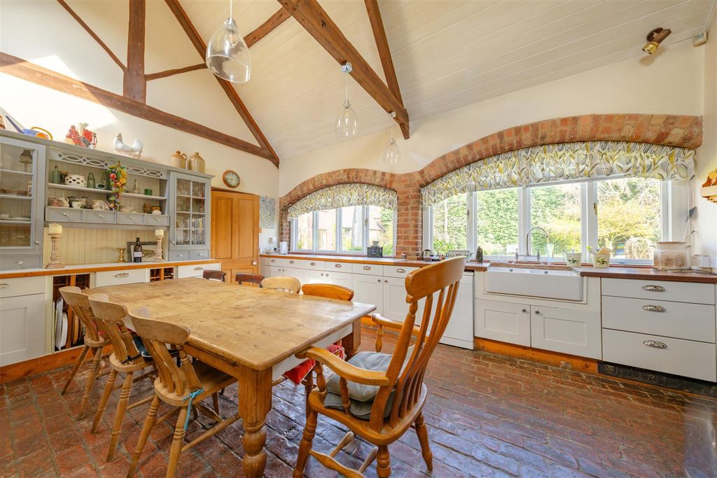 Property photo 2 of 35