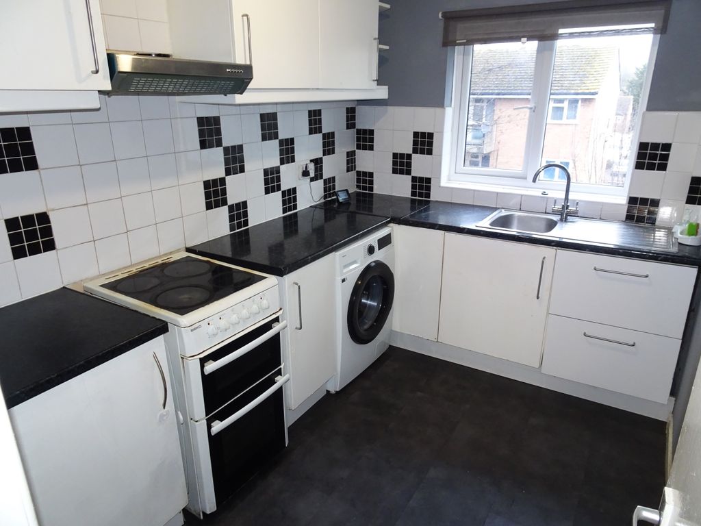 Property photo 3 of 6 Kitchen