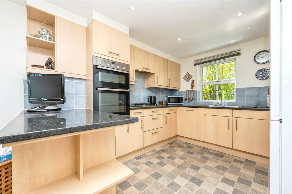 Property photo 3 of 20 Kitchen