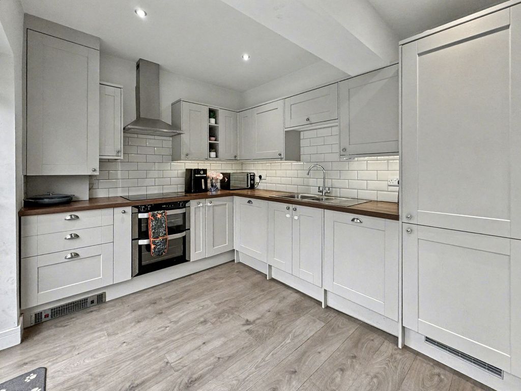 Property photo 2 of 24