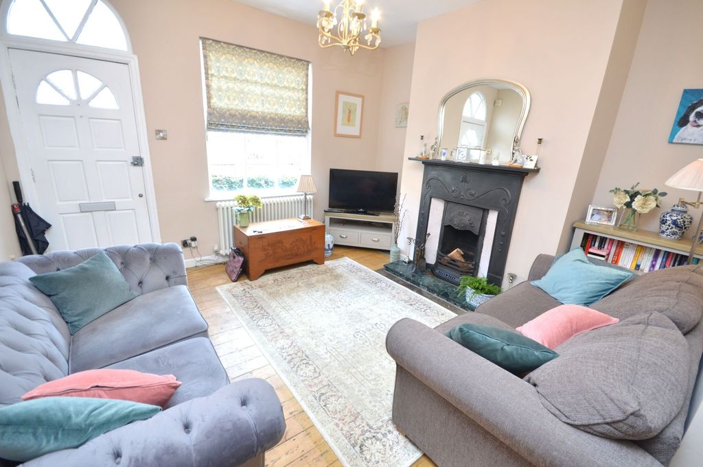 Property photo 2 of 31