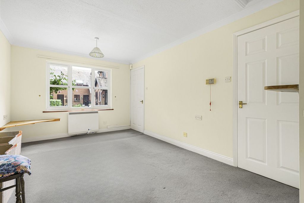 Property photo 2 of 8