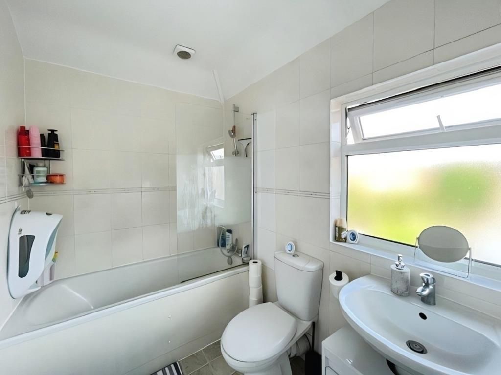 Property photo 3 of 12 Bathroom
