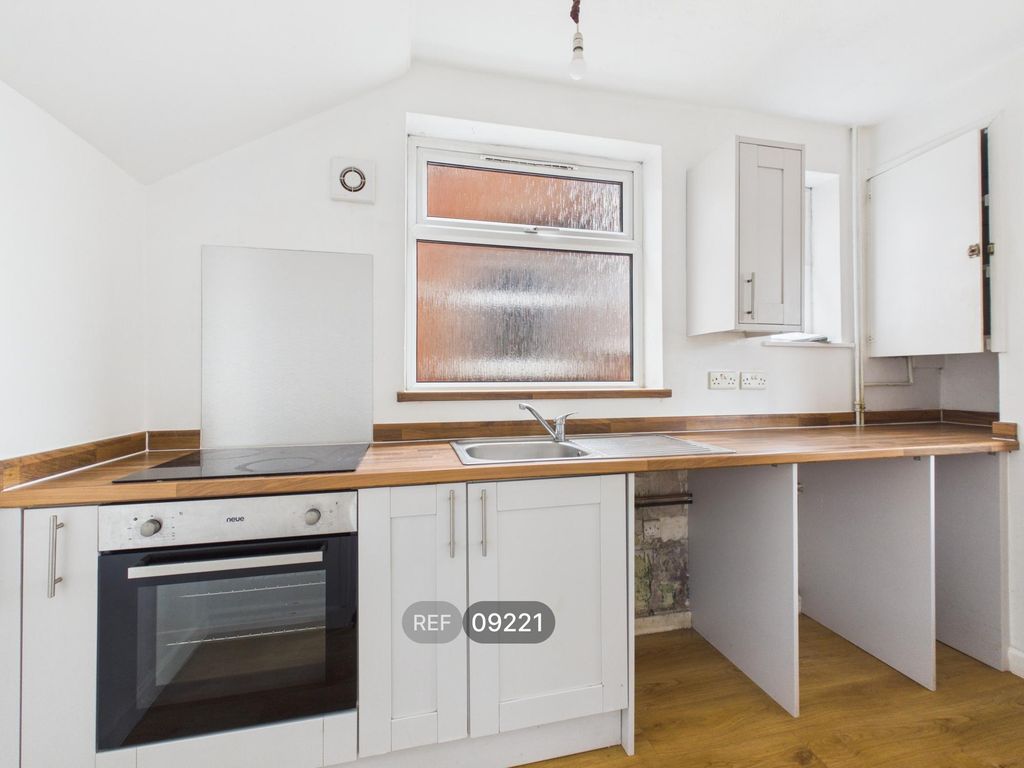 Property photo 2 of 11 Kitchen