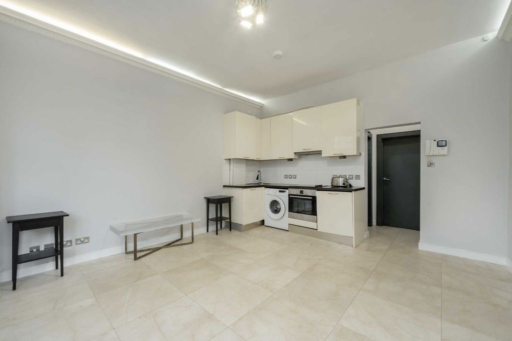 Property photo 3 of 4