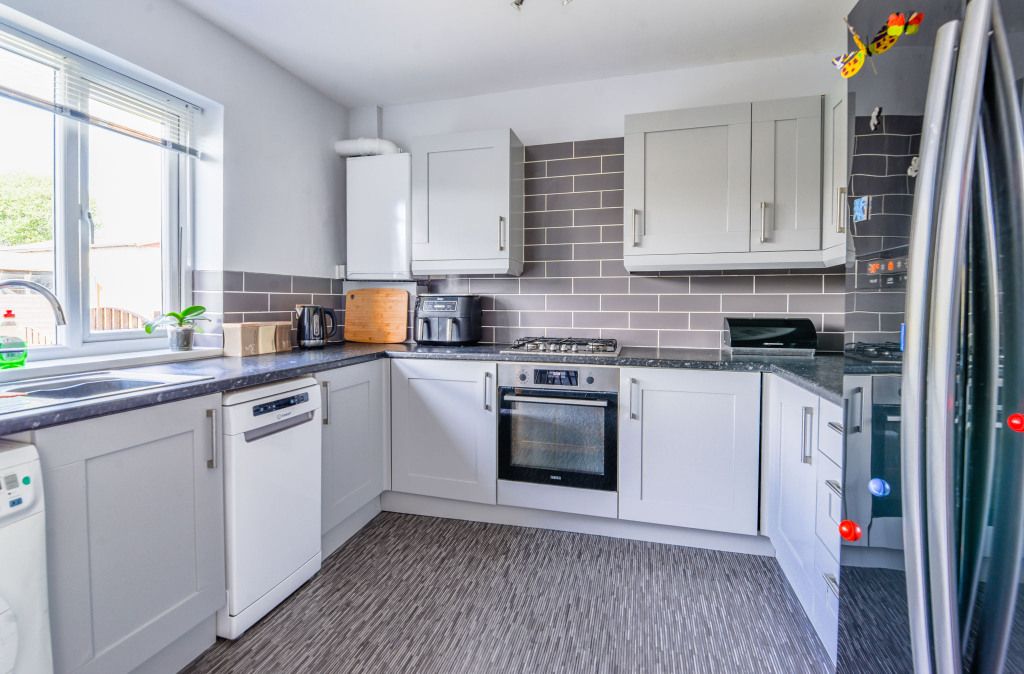 Property photo 3 of 24 Dining Kitchen