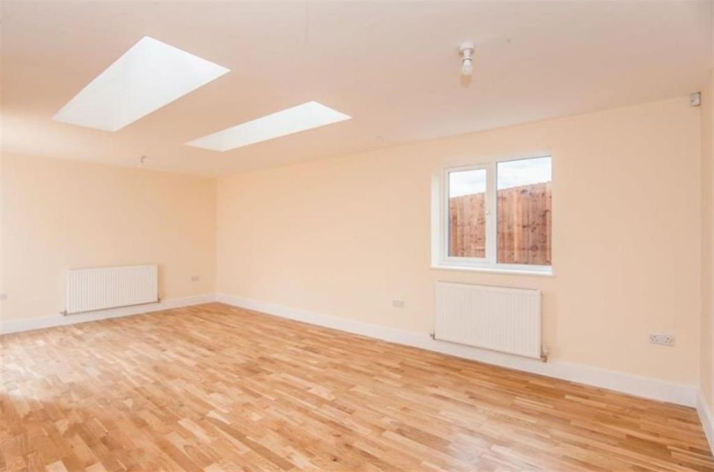 Property photo 3 of 6 Living Room