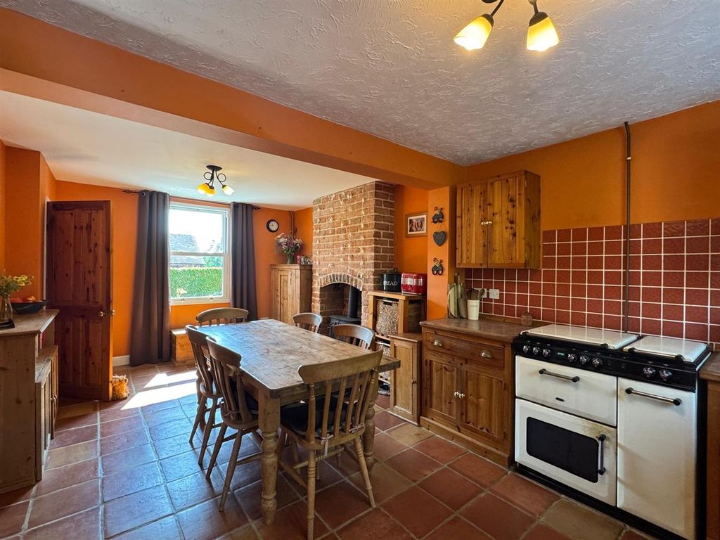 3 bed end terrace house for saleYork Road, Bromyard HR7 photo 4