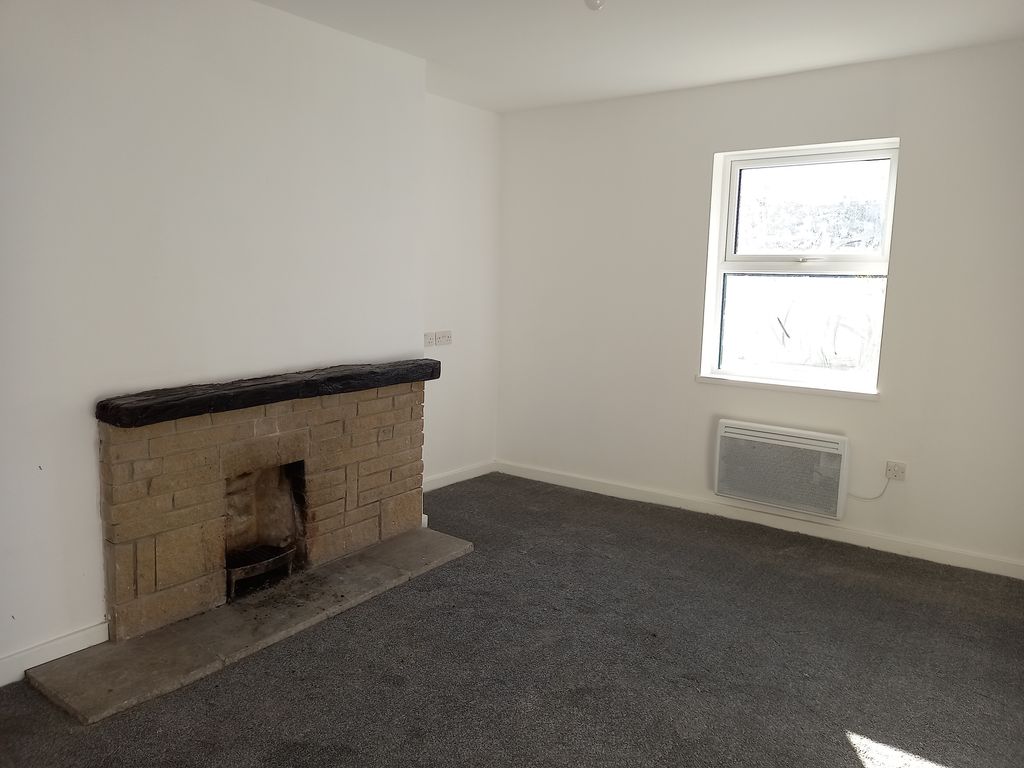 Property photo 2 of 10 Living Room