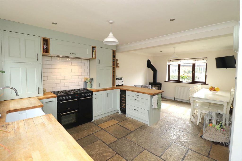 Property photo 3 of 17 Img_1070.Jpg