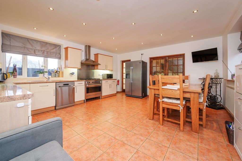 Property photo 3 of 17