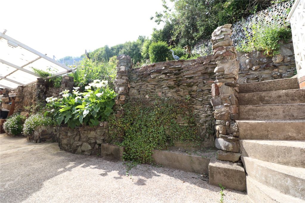 Property photo 3 of 40 Picture No. 09