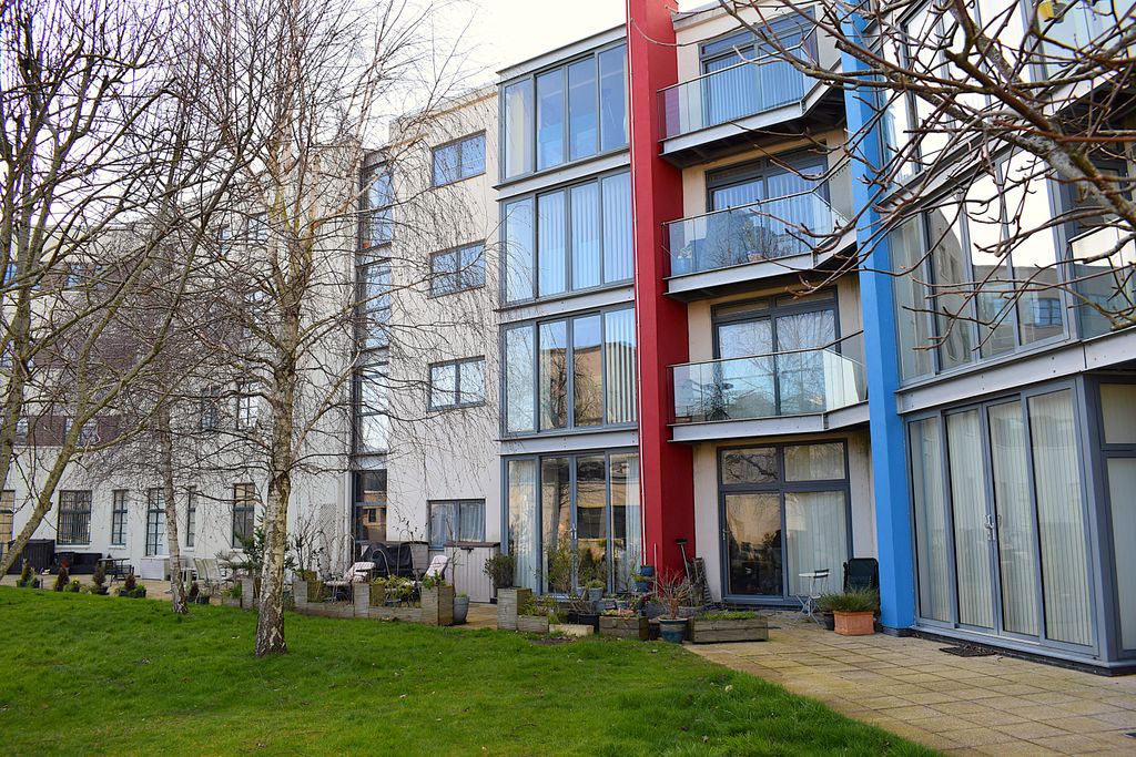 Property photo 2 of 20