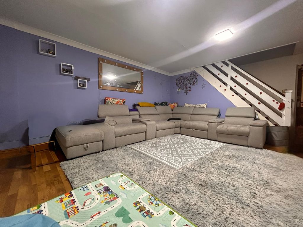 Property photo 3 of 12 Image