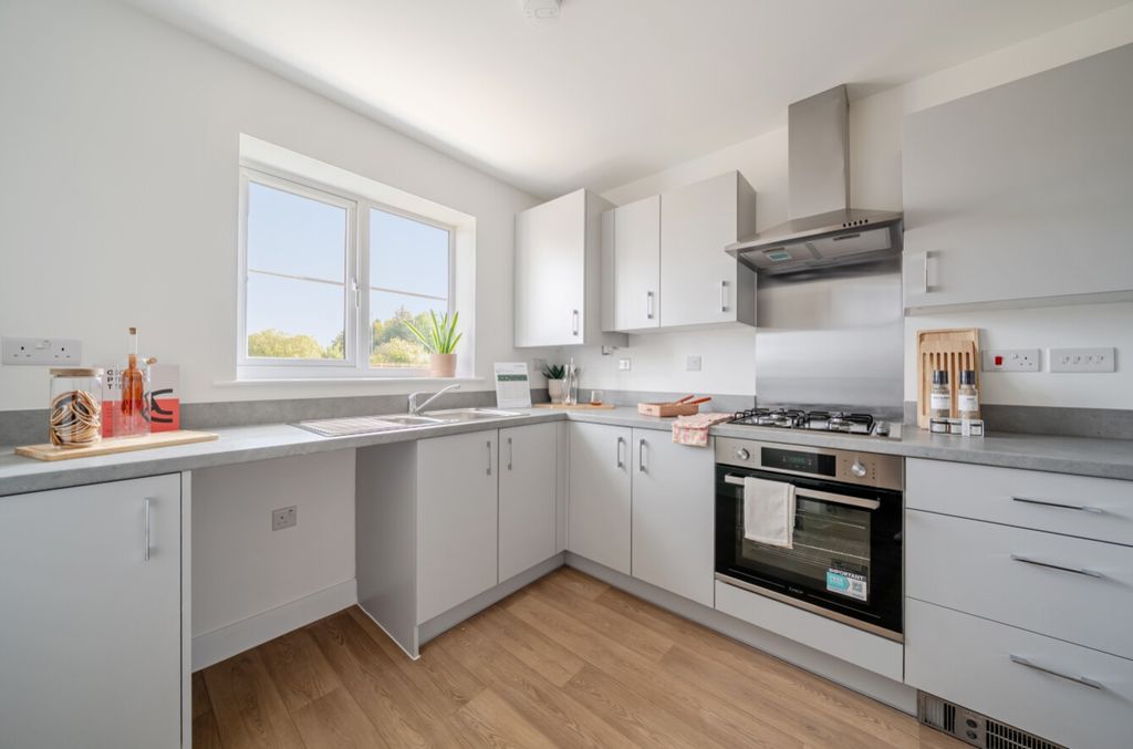 Property photo 3 of 15 1369797-1-68F0Fd34c7E09