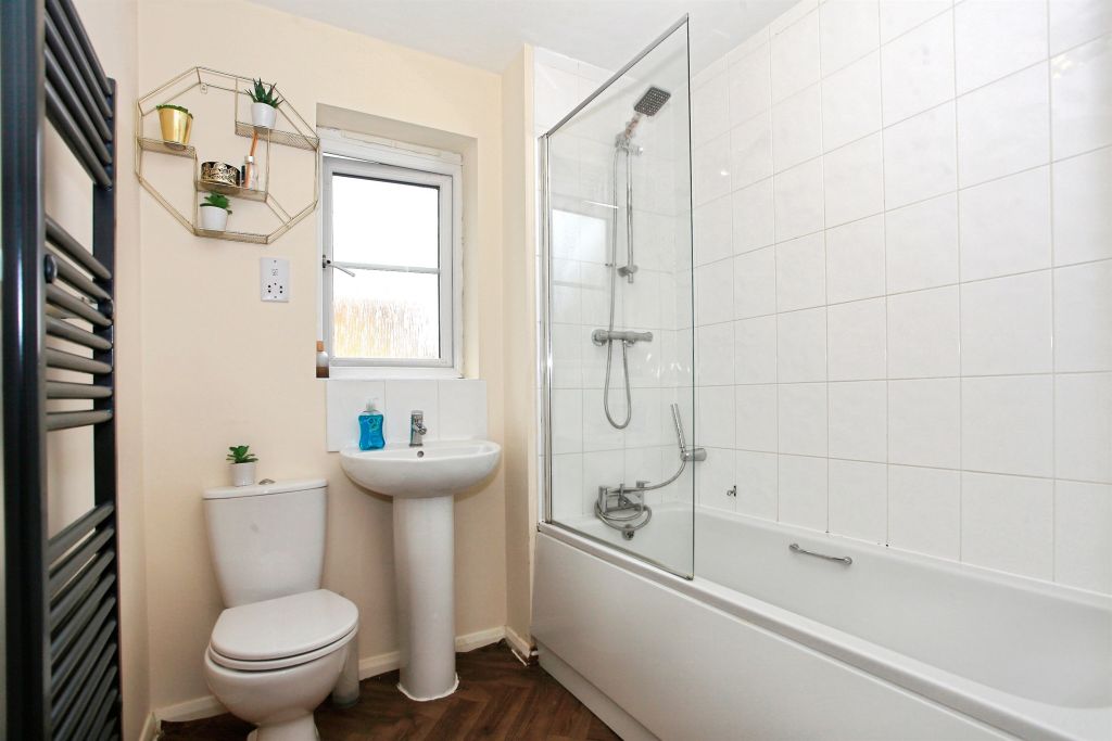 Property photo 3 of 25 Bathroom