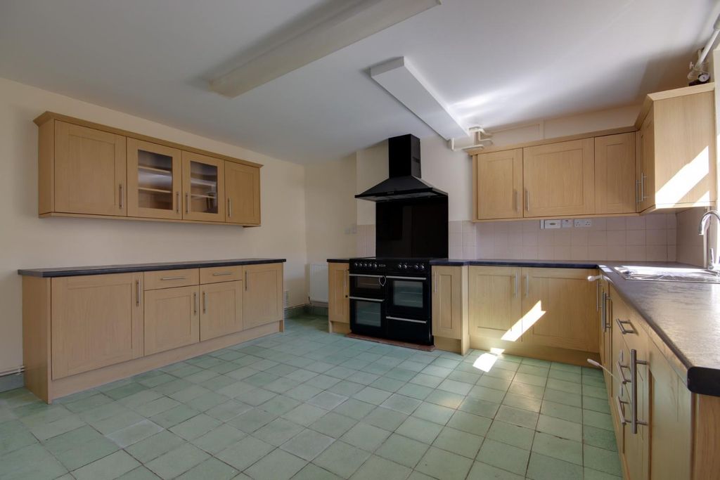 Property photo 2 of 20 Kitchen