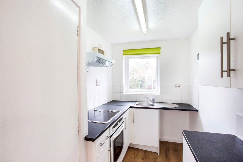 Property photo 3 of 11 Kitchen