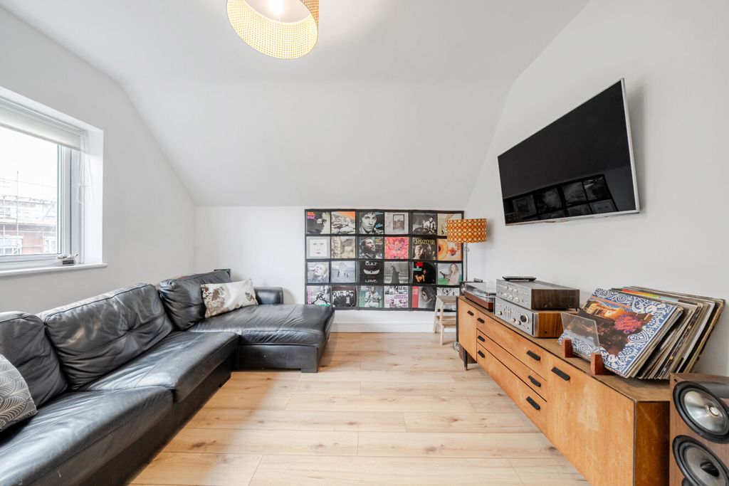 Property photo 1 of 10 1511528-8-6A8F247...