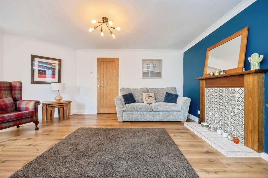 Property photo 2 of 25